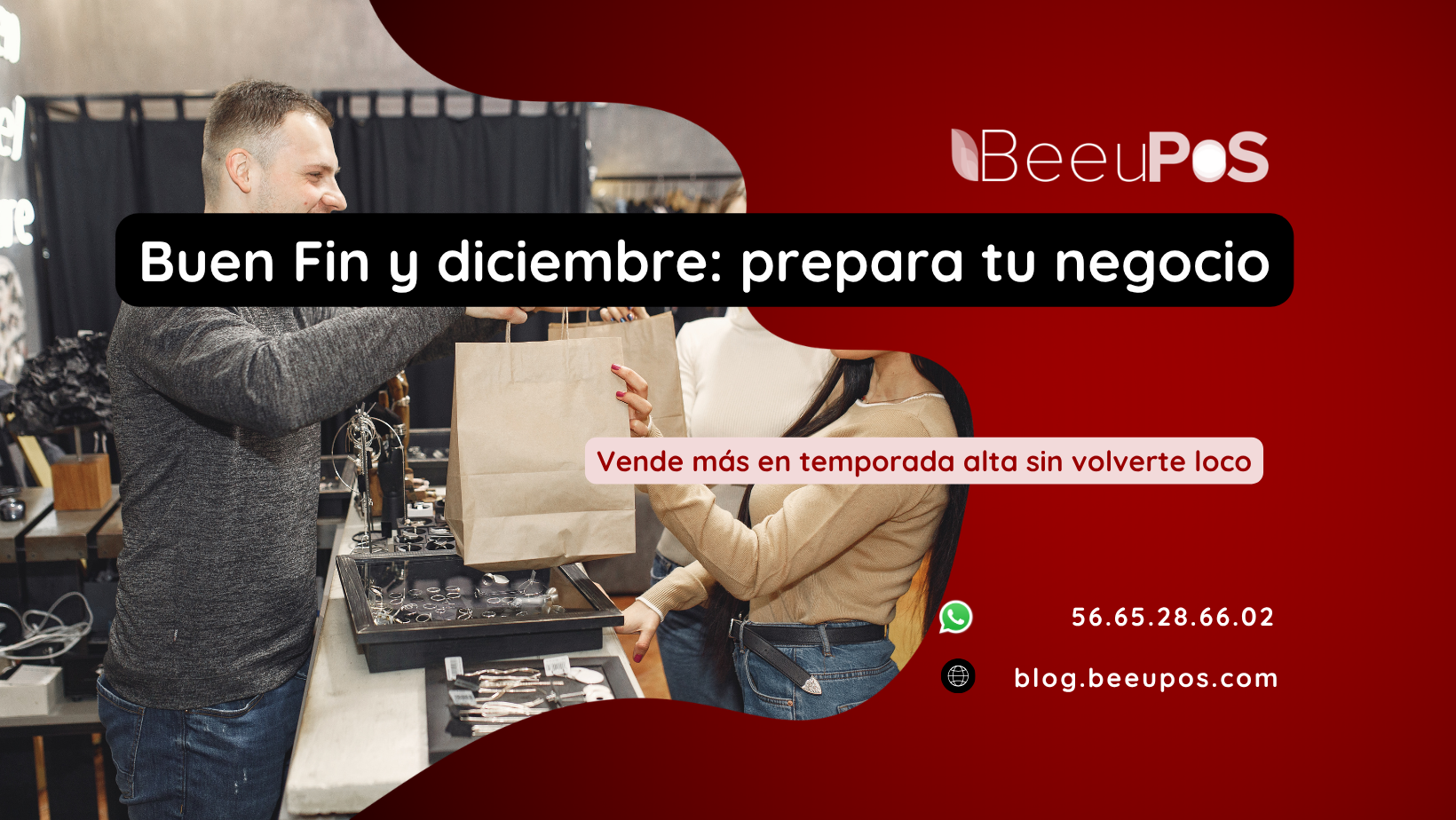 Dueño de tienda entrega bolsas de compra a una clienta en el mostrador.